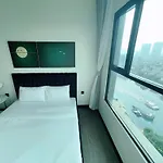 Luxury Delasol Studio- Free Infinity Pool- Near District 1- T-Housing