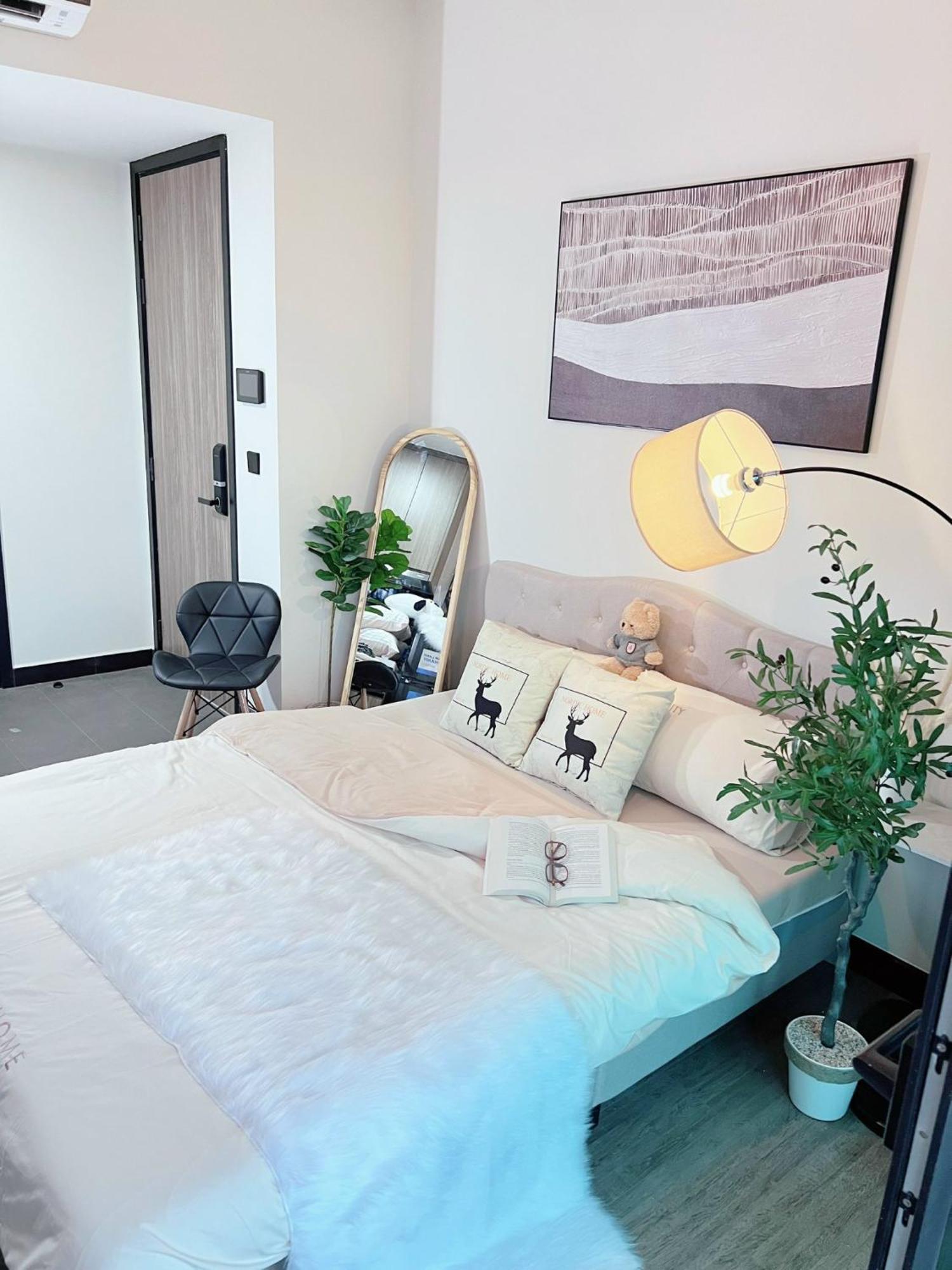 Luxury Delasol Studio- Free Infinity Pool- Near District 1- T-housing * TP. Hồ Chí Minh