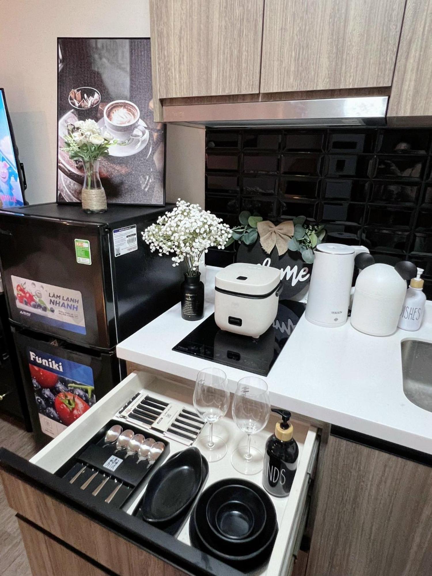 Luxury Delasol Studio- Free Infinity Pool- Near District 1- T-housing * TP. Hồ Chí Minh