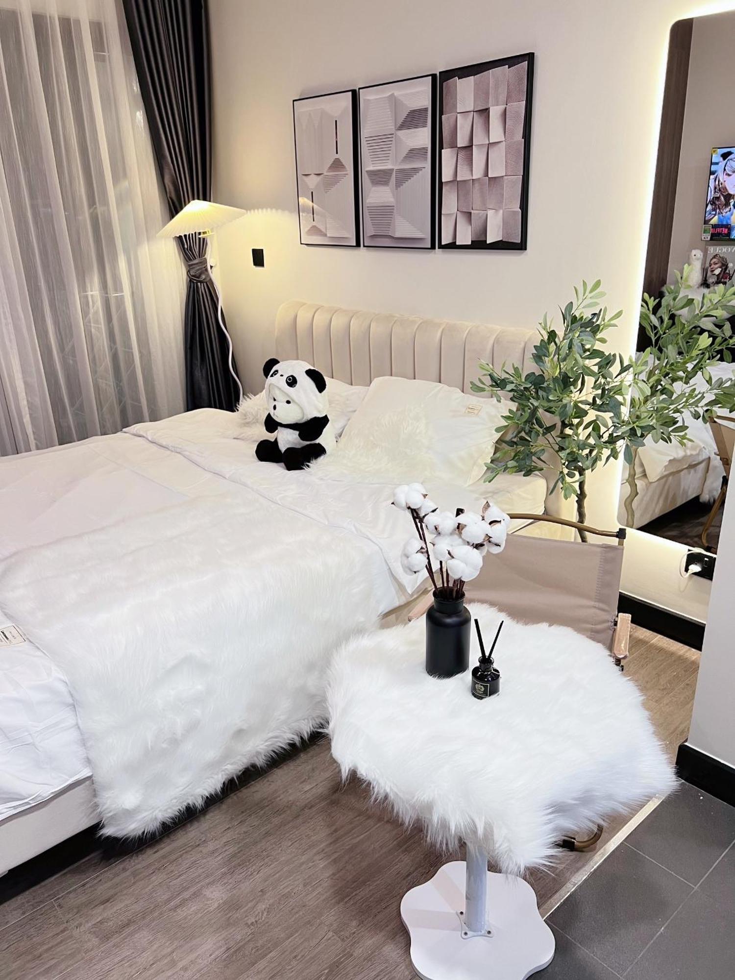 Luxury Delasol Studio- Free Infinity Pool- Near District 1- T-housing Căn hộ TP. Hồ Chí Minh