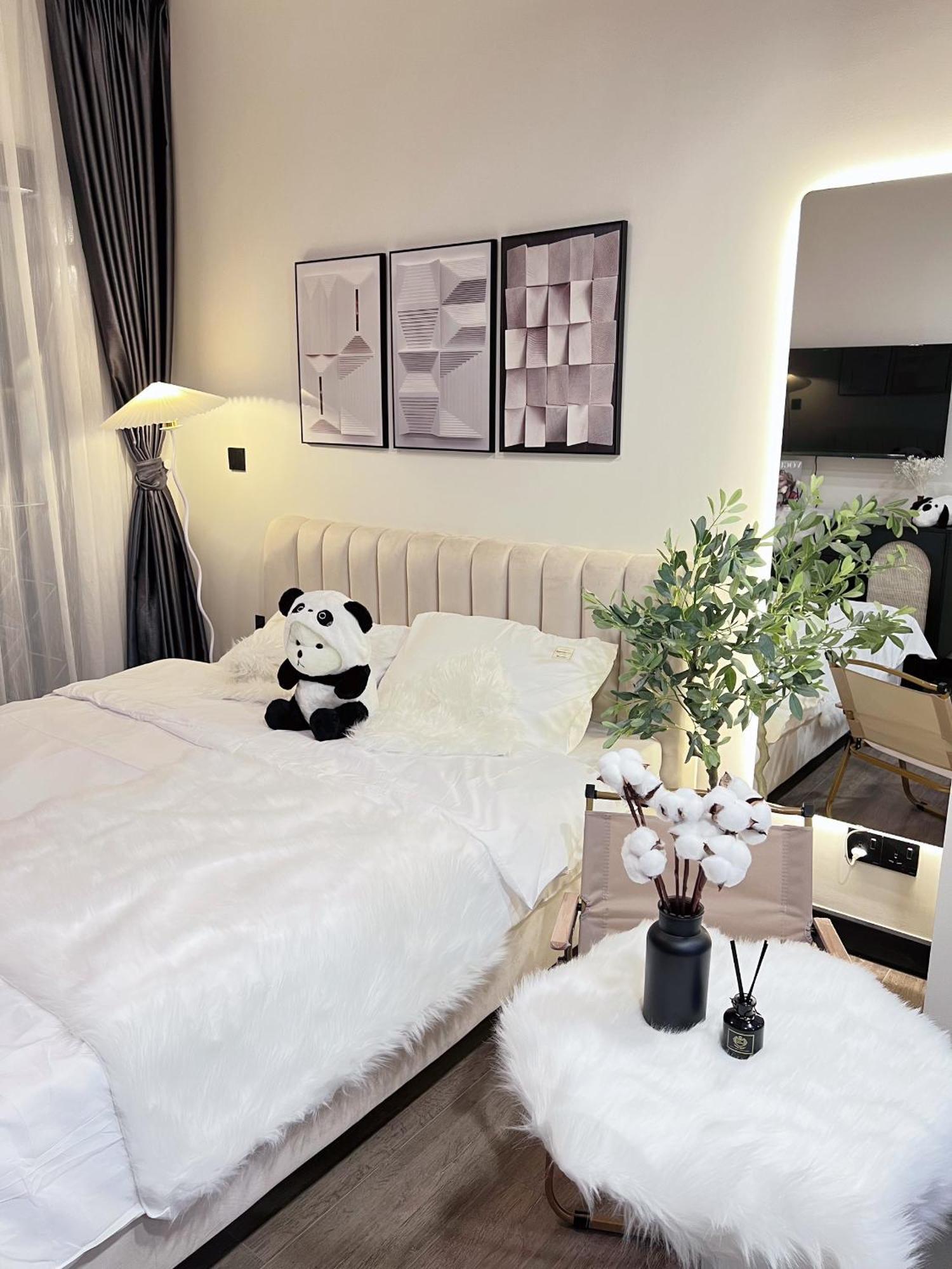 Luxury Delasol Studio- Free Infinity Pool- Near District 1- T-housing Căn hộ TP. Hồ Chí Minh