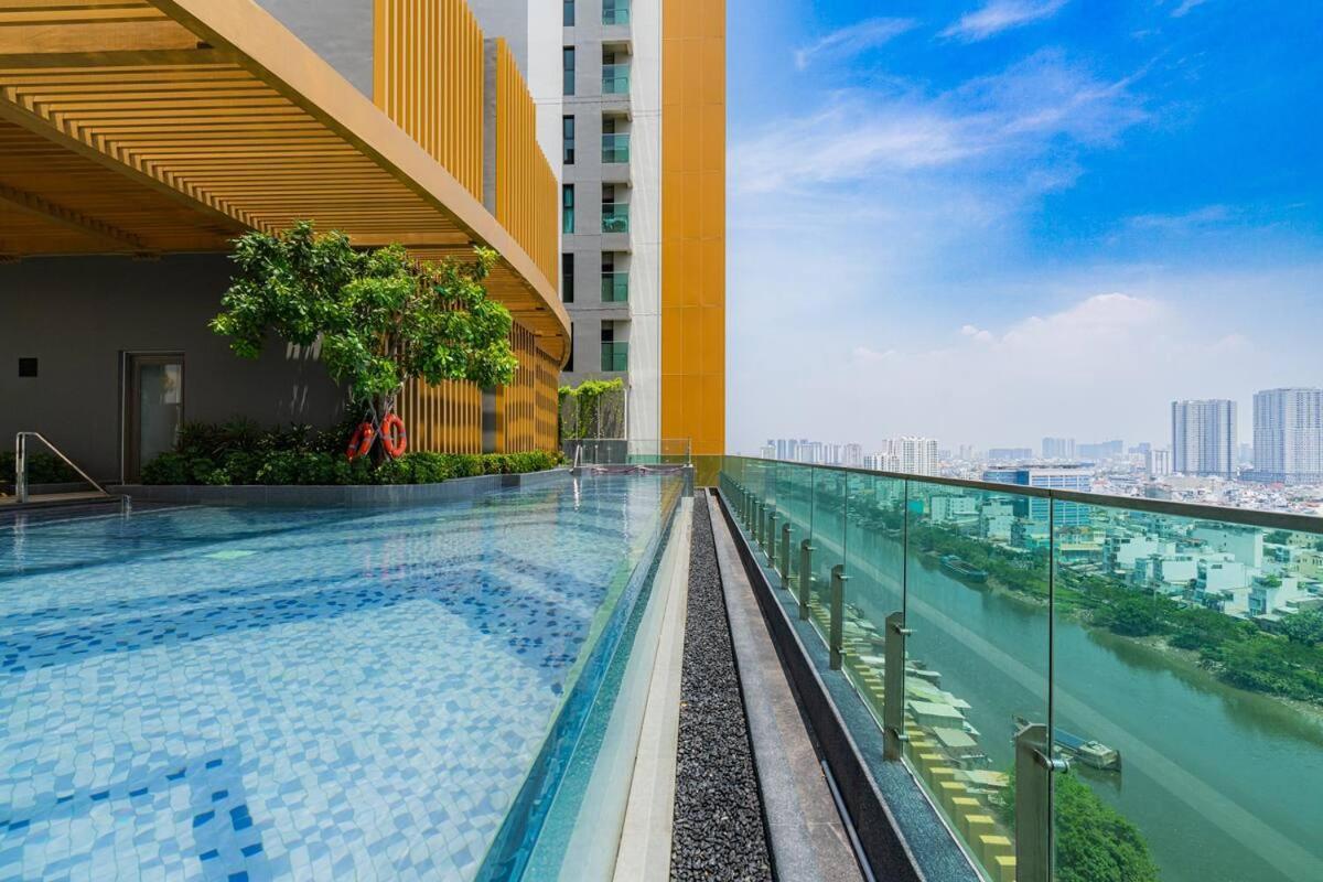 Luxury Delasol Studio- Free Infinity Pool- Near District 1- T-housing * TP. Hồ Chí Minh