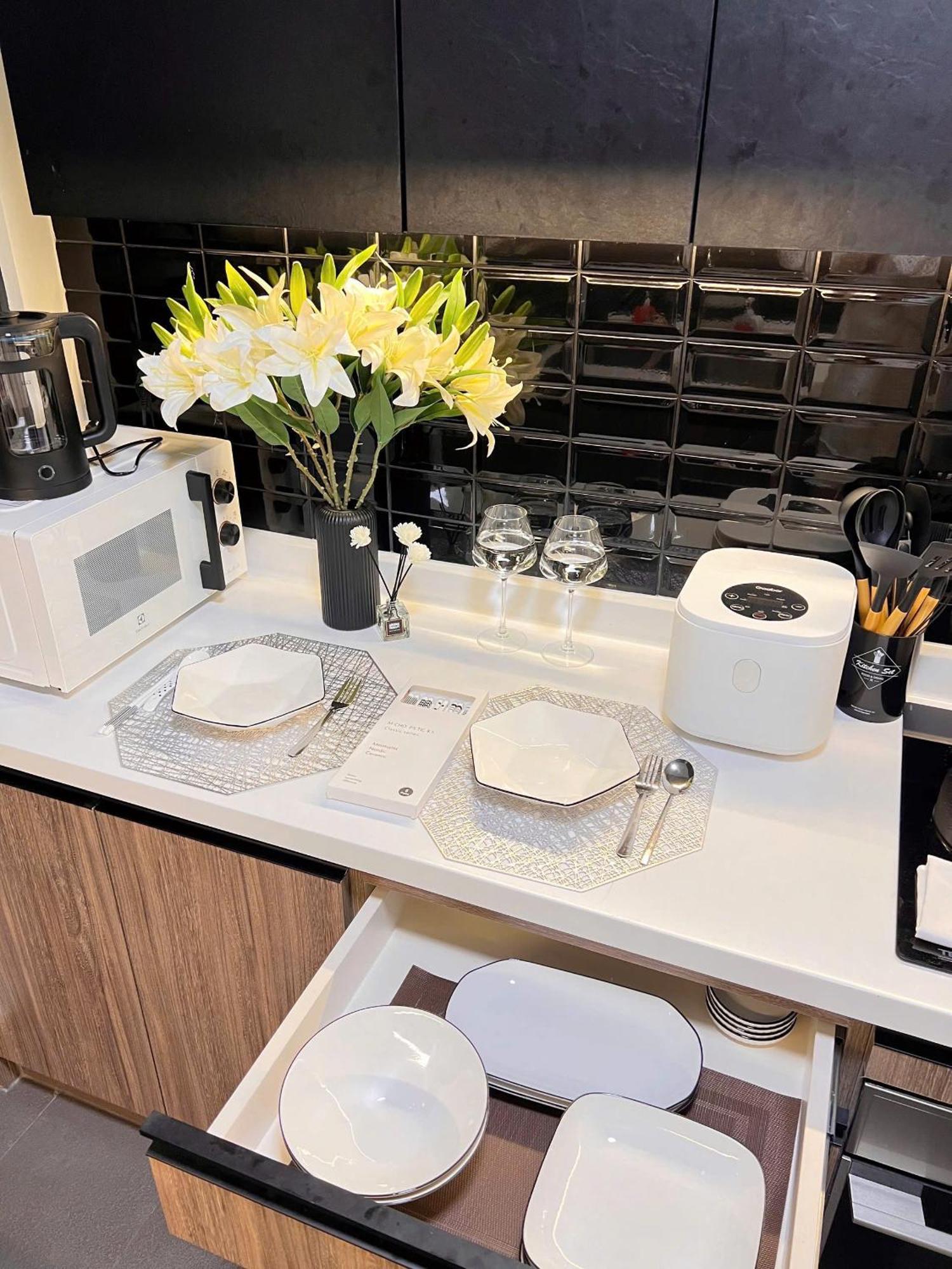 Luxury Delasol Studio- Free Infinity Pool- Near District 1- T-housing