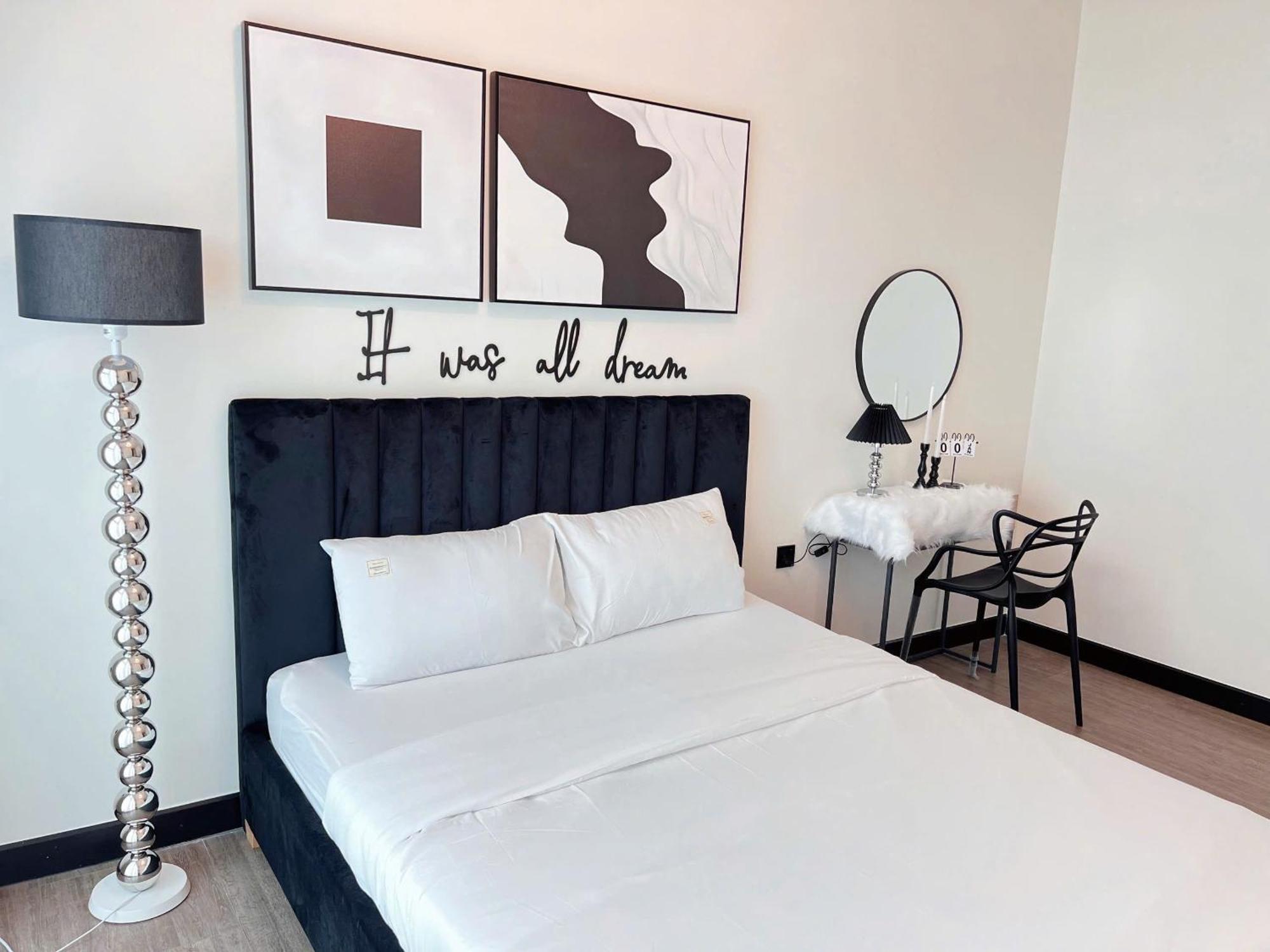 Luxury Delasol Studio- Free Infinity Pool- Near District 1- T-housing Căn hộ TP. Hồ Chí Minh