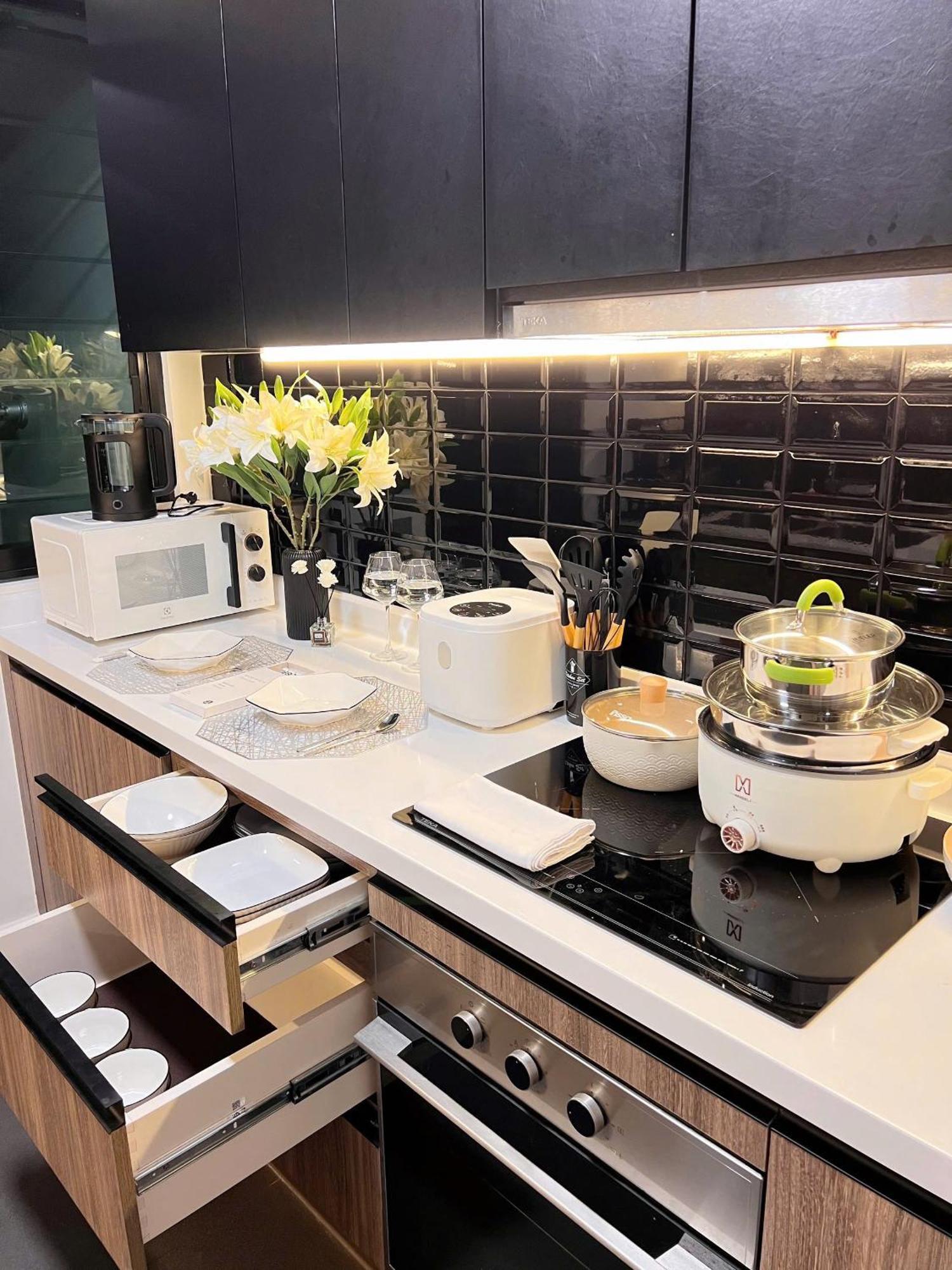 Căn hộ Luxury Delasol Studio- Free Infinity Pool- Near District 1- T-housing *