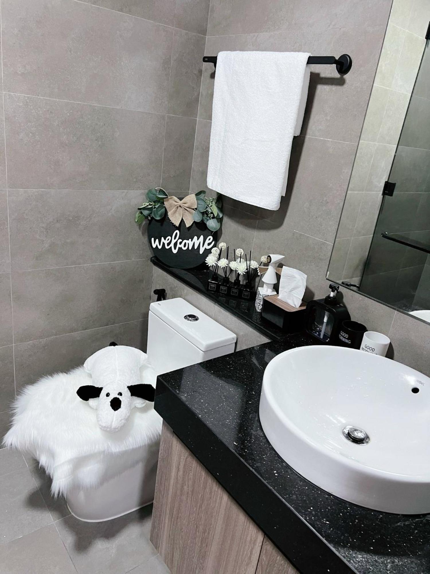 Apartment Luxury Delasol Studio- Free Infinity Pool- Near District 1- T-housing