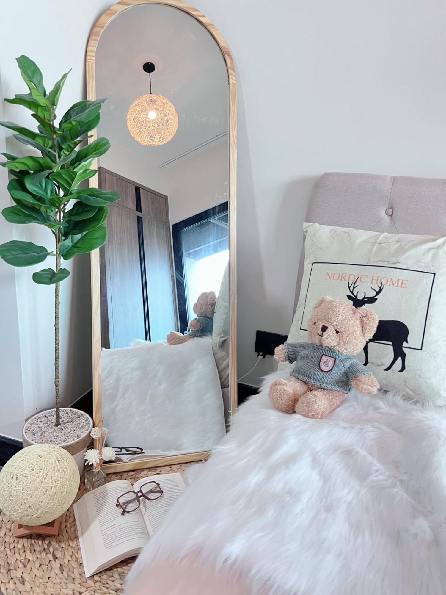 Luxury Delasol Studio- Free Infinity Pool- Near District 1- T-housing Ho Chi Minh City
