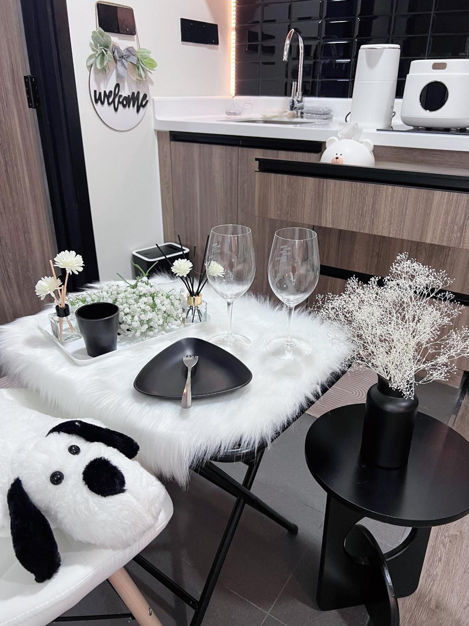 Luxury Delasol Studio- Free Infinity Pool- Near District 1- T-housing * Ho Chi Minh City