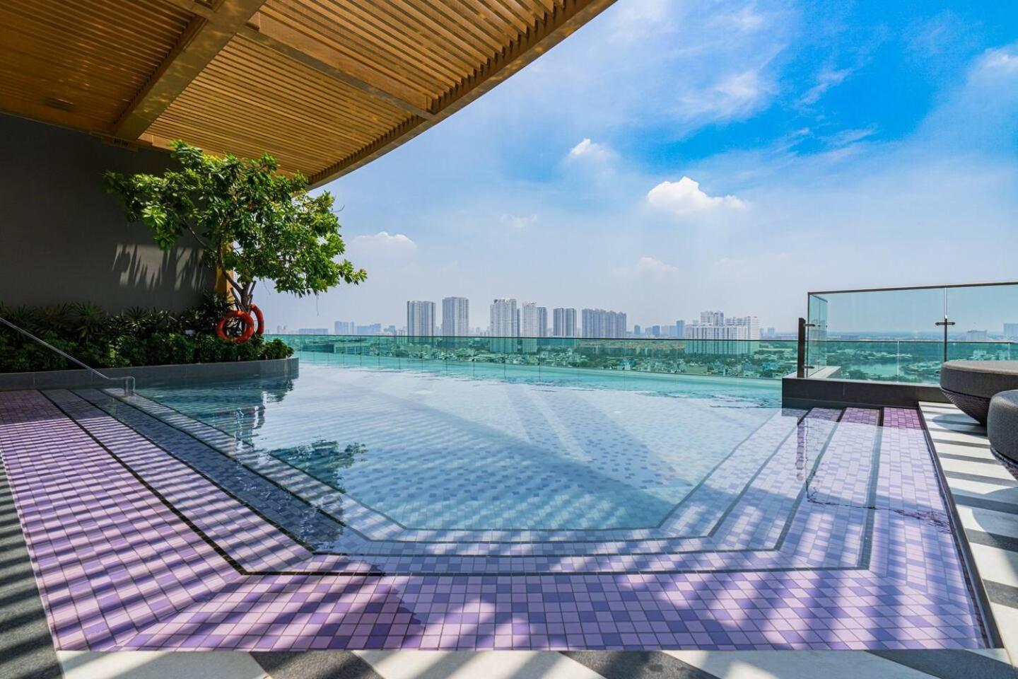 Apartment Luxury Delasol Studio- Free Infinity Pool- Near District 1- T-housing