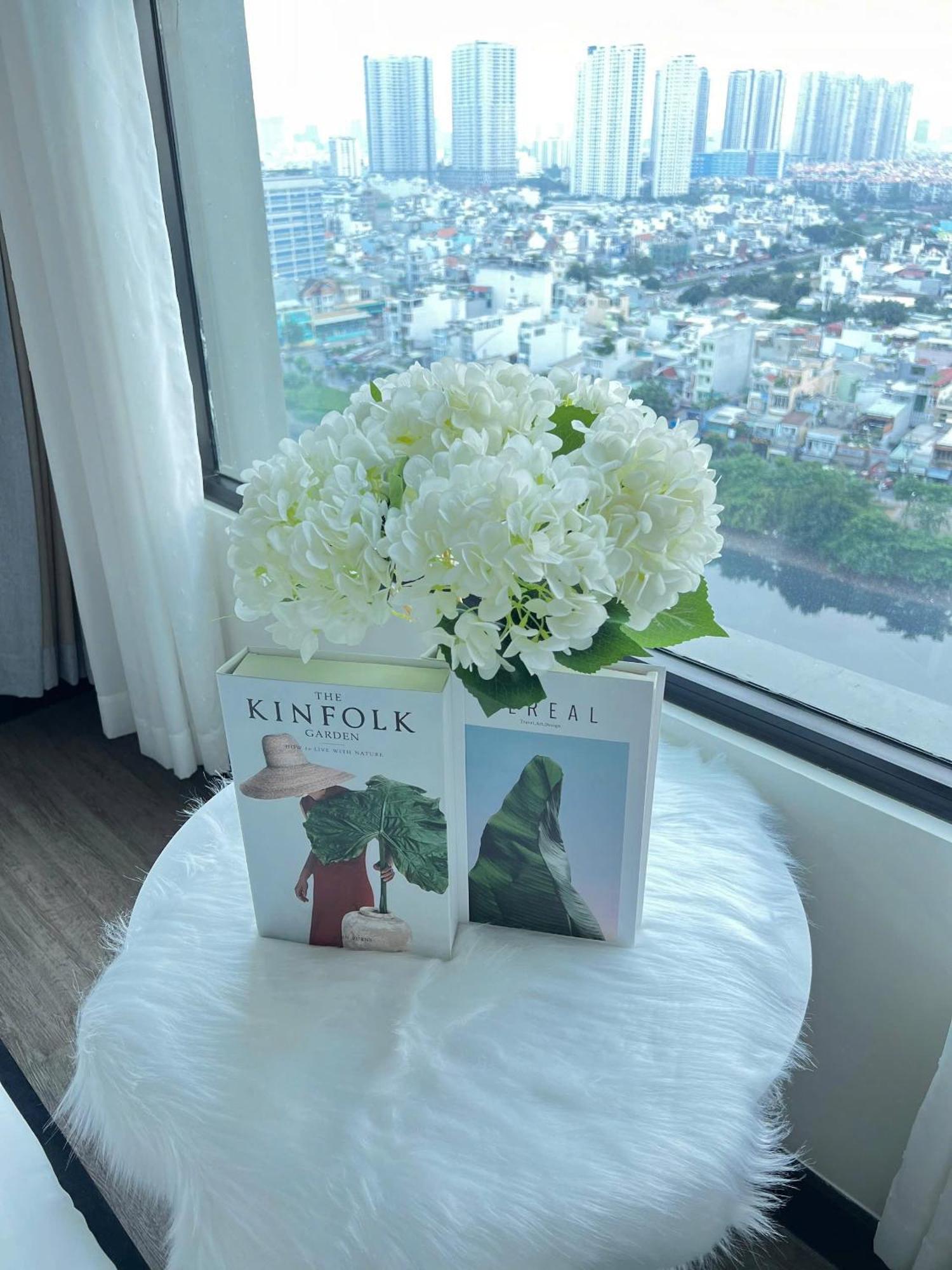 Apartment Luxury Delasol Studio- Free Infinity Pool- Near District 1- T-housing Ho Chi Minh City